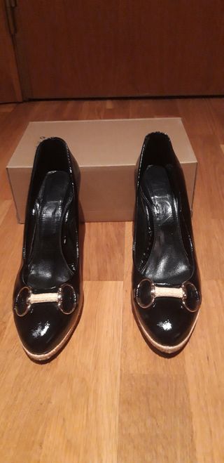Zapatos Mugnai charol negro talla 40