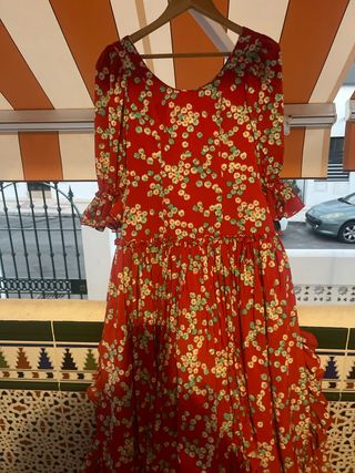 Traje de gitana floral rojo talla M. 
