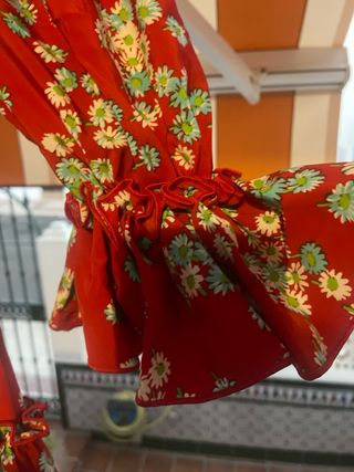 Traje de gitana floral rojo talla M. 
