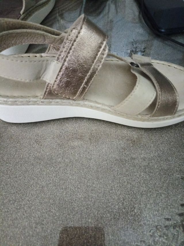 Sandalias Riposella Beige y Dorado