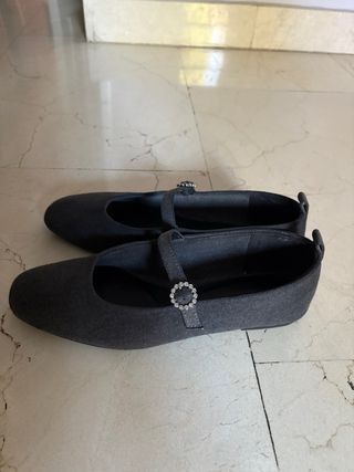 Manoletinas grises con hebilla talla 40