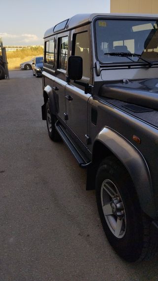 Land Rover Defender 2009