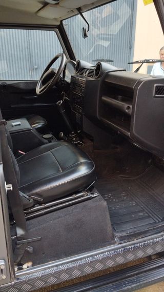 Land Rover Defender 2009