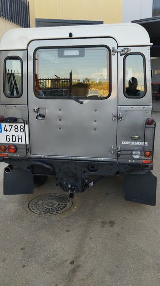 Land Rover Defender 2009