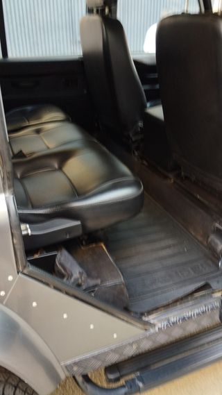 Land Rover Defender 2009