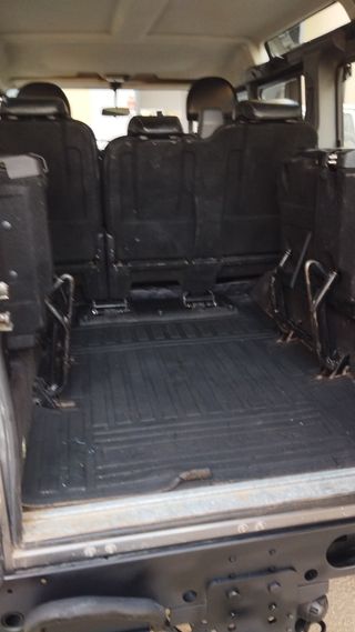 Land Rover Defender 2009