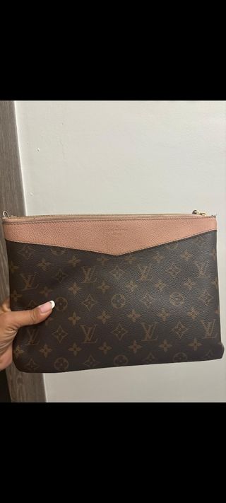 Pochette Louis Vuitton Marrón y Rosa