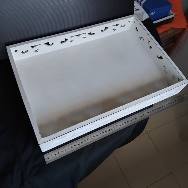 Tabuleiro decorativo em madeira branco