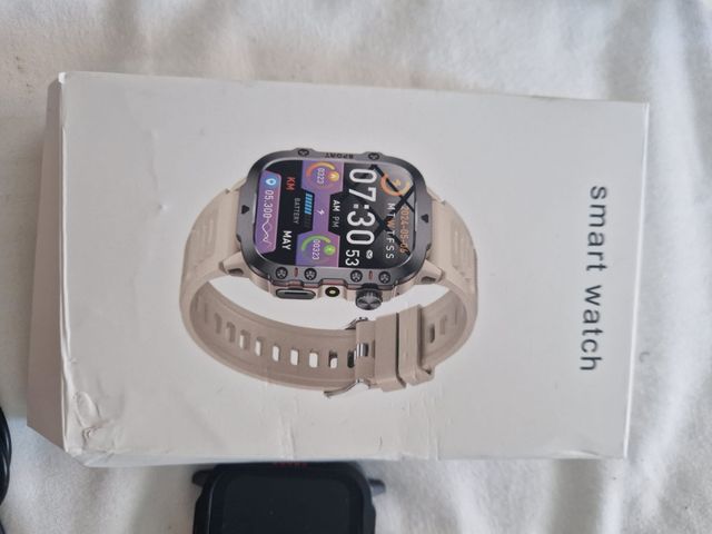 Reloj Smartwatch Beige y Negro