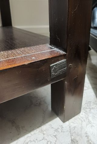 Mesa de noche de madera maciza de Banak