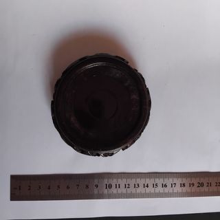 Peça decorativa em madeira castanha