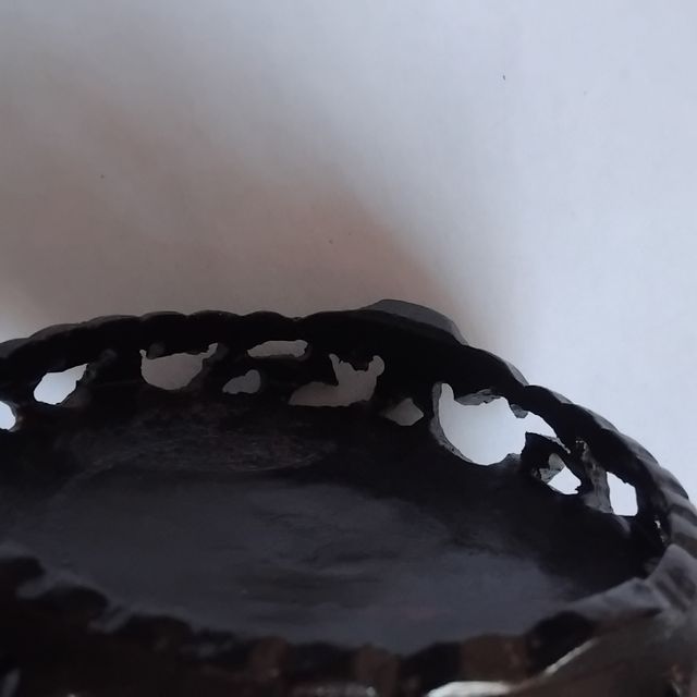 Peça decorativa em madeira castanha