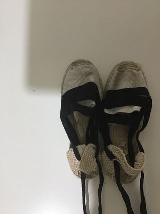 Alpargatas Baturro Beige y Negro