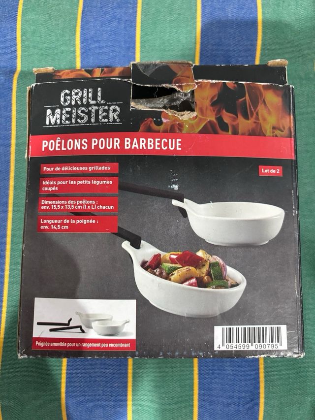 Cuencos pequeños de porcelana blancos y negros