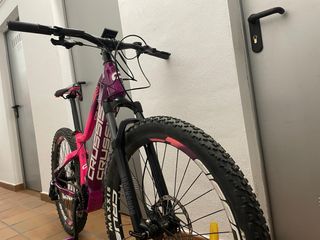 Bicicleta Eléctrica E-GUERA Morado/Rosa