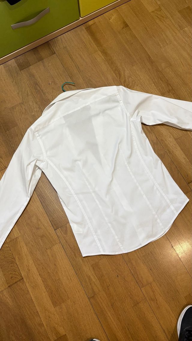 Camisa blanca de manga larga