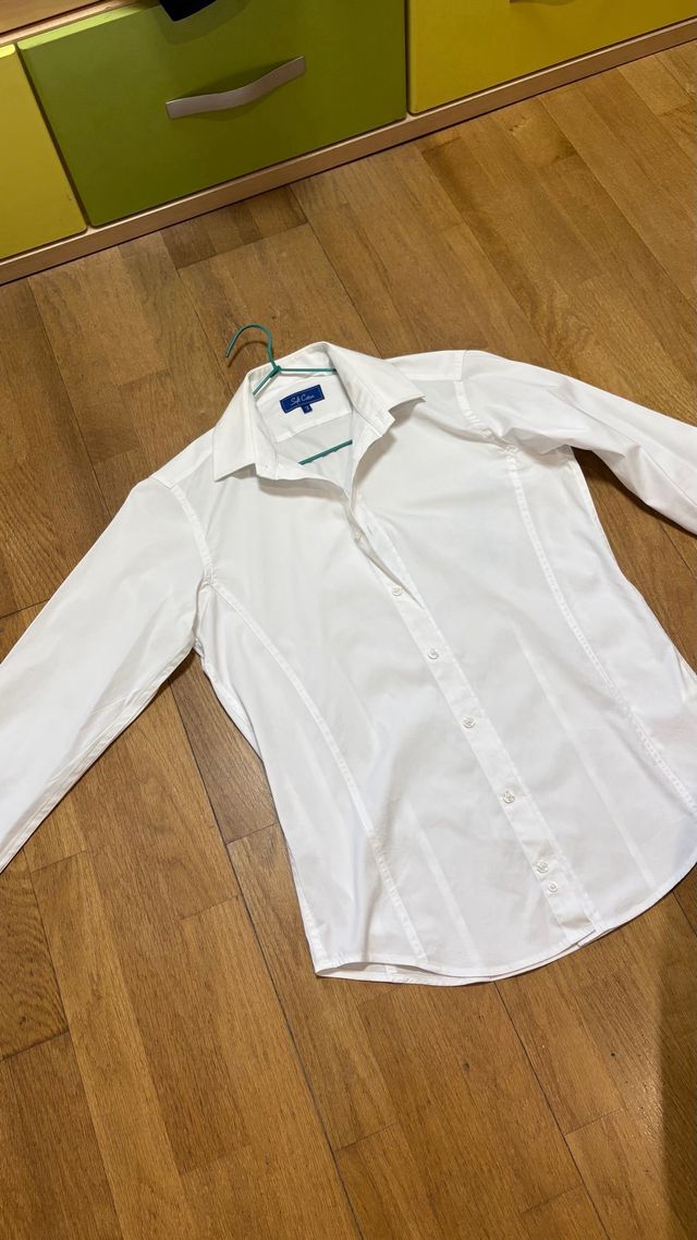 Camisa blanca de manga larga