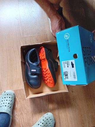 Zapato de seguridad negro y naranja n 40