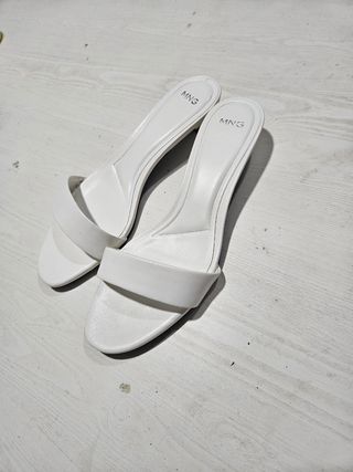 Sandalias Mango Tacon Bajo Blancas