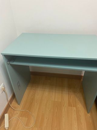 Escritorio moderno color azul aqua.