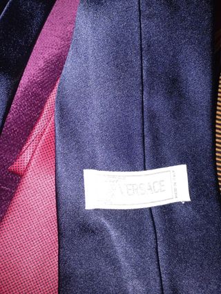 Precio por unidad 15€ 
Precio  por lote 150€