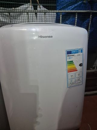  2 Pingüinos portátil marca Hisense y Delonghi 
