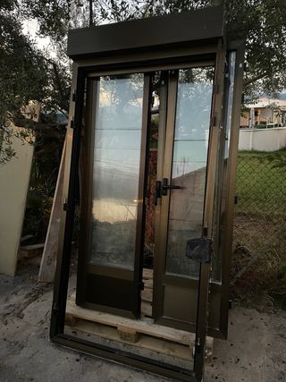 dos Balconera de puertas con persiana