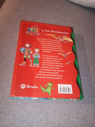 Kika Superbruja y los dinosaurios (Kika Superbr...