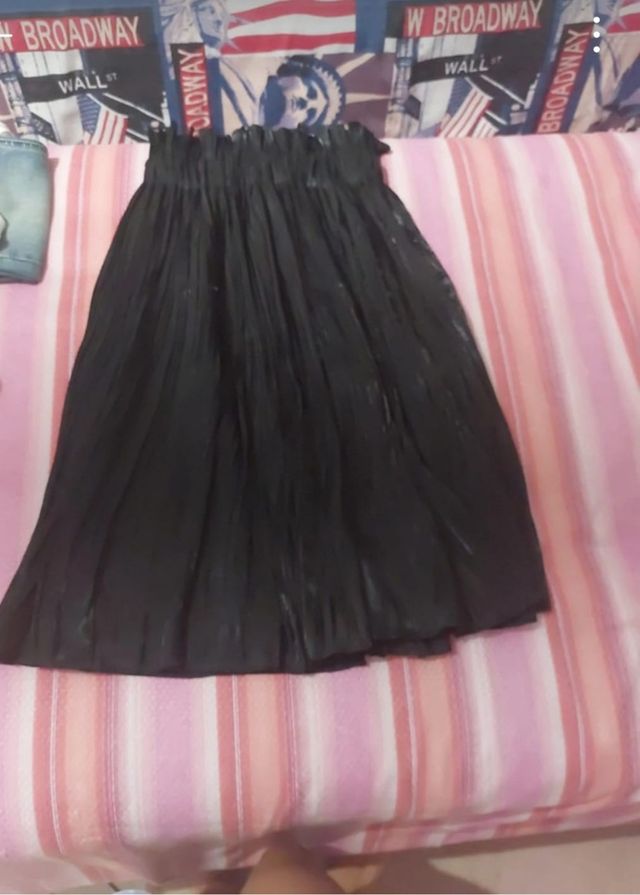 Gonna nera a pieghe al ginocchio