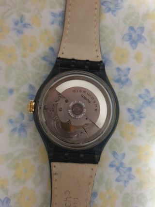 Orologio automatico Swatch, nuovo cinturino in pelle nera