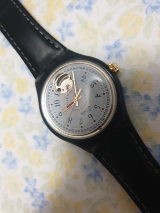 Orologio automatico Swatch, nuovo cinturino in pelle nera