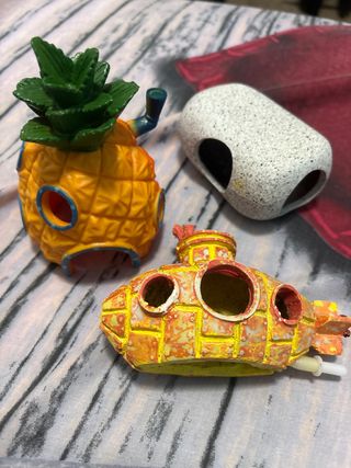 Accessori per acquari: Ananas e Sottomarino