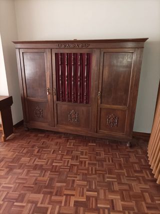 Armario de madera clásico 3 puertas