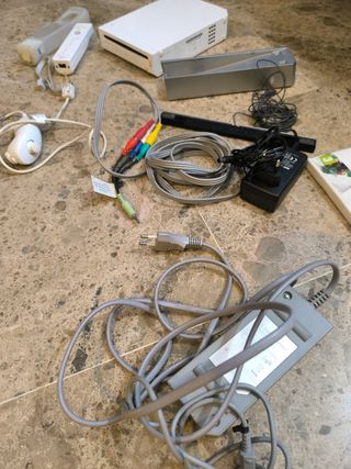 Lote Nintendo Wii + Accesorios + 4 Juegos