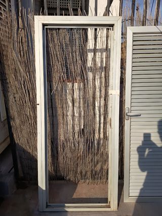 Puerta aluminio lamas exterior con marco