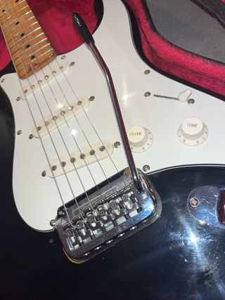 Guitarra Fénix by Young Chang +Amplificador+maleta
