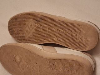 Tenis de piel beige y blanco