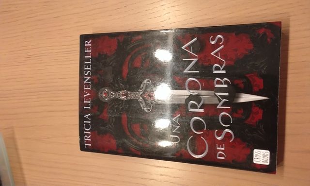 Una corona de sombras