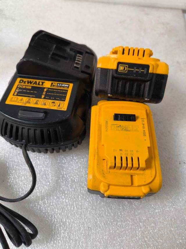 2 Baterías DeWalt 18V 5Ah + Cargador DCB105