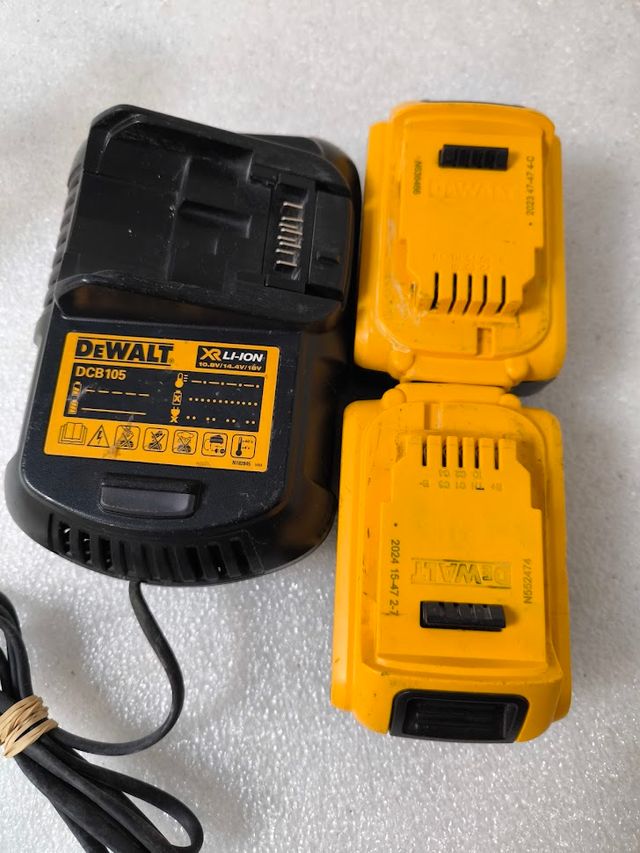 2 Baterías DeWalt 18V 5Ah + Cargador DCB105