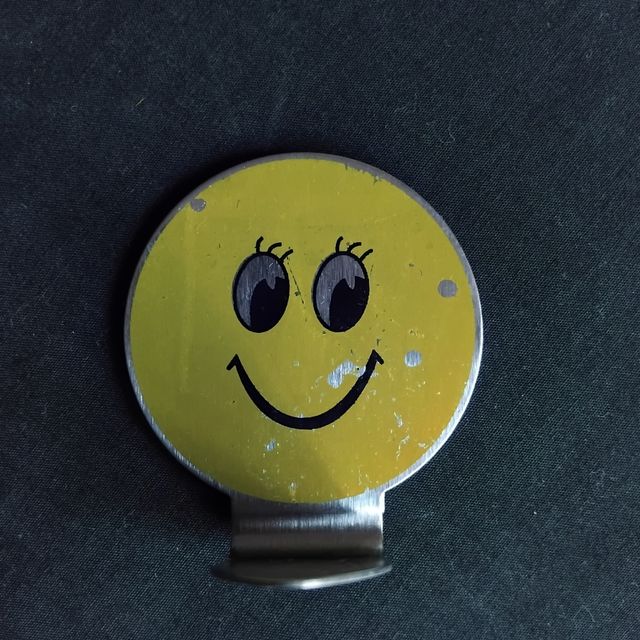 Pin Decorativo Antigo Sorriso Amarelo