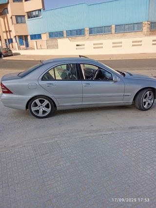 Mercedes-Benz Clase C 2004