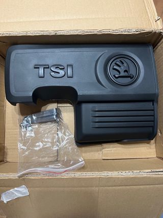 Tapa Skoda TSI con soporte