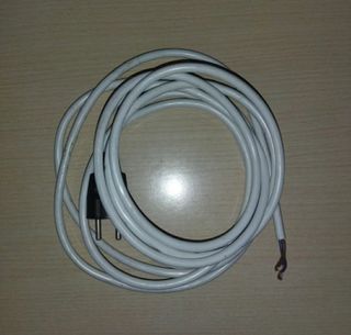 Cable de corriente blanco