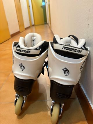 Patines en línea negros y blancos talla 41. 