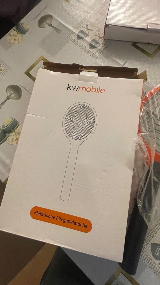 Raqueta mata moscas a pilas