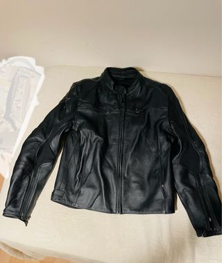 Chaqueta y pantalón de cuero para moto Dainese.