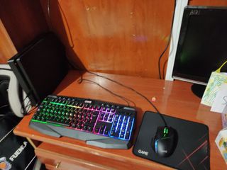 PS4 Slim 500GB Negra Teclado y Ratón Gaming mando
