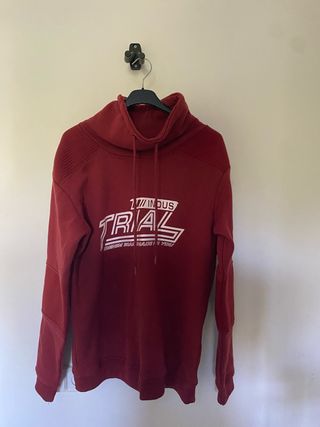 Sudadera burdeos con Capucha y Estampado