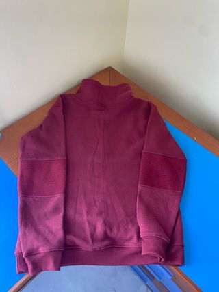 Sudadera burdeos con Capucha y Estampado